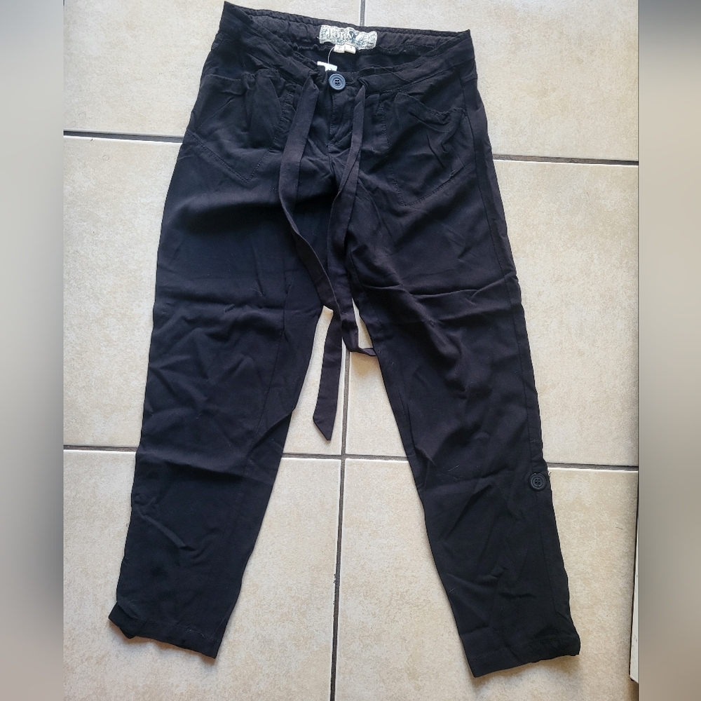 Black Tie-Waist Capris